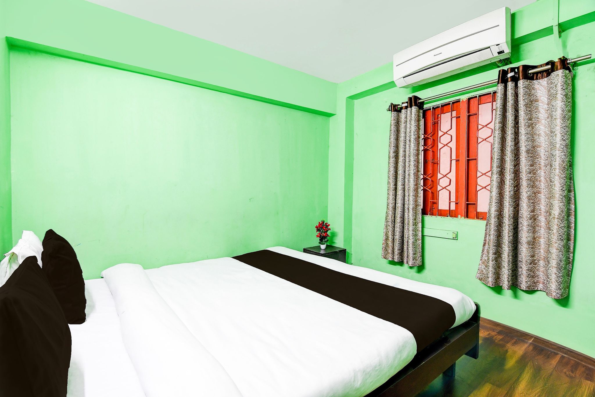 Hotel O S.M Guest House Classic 4