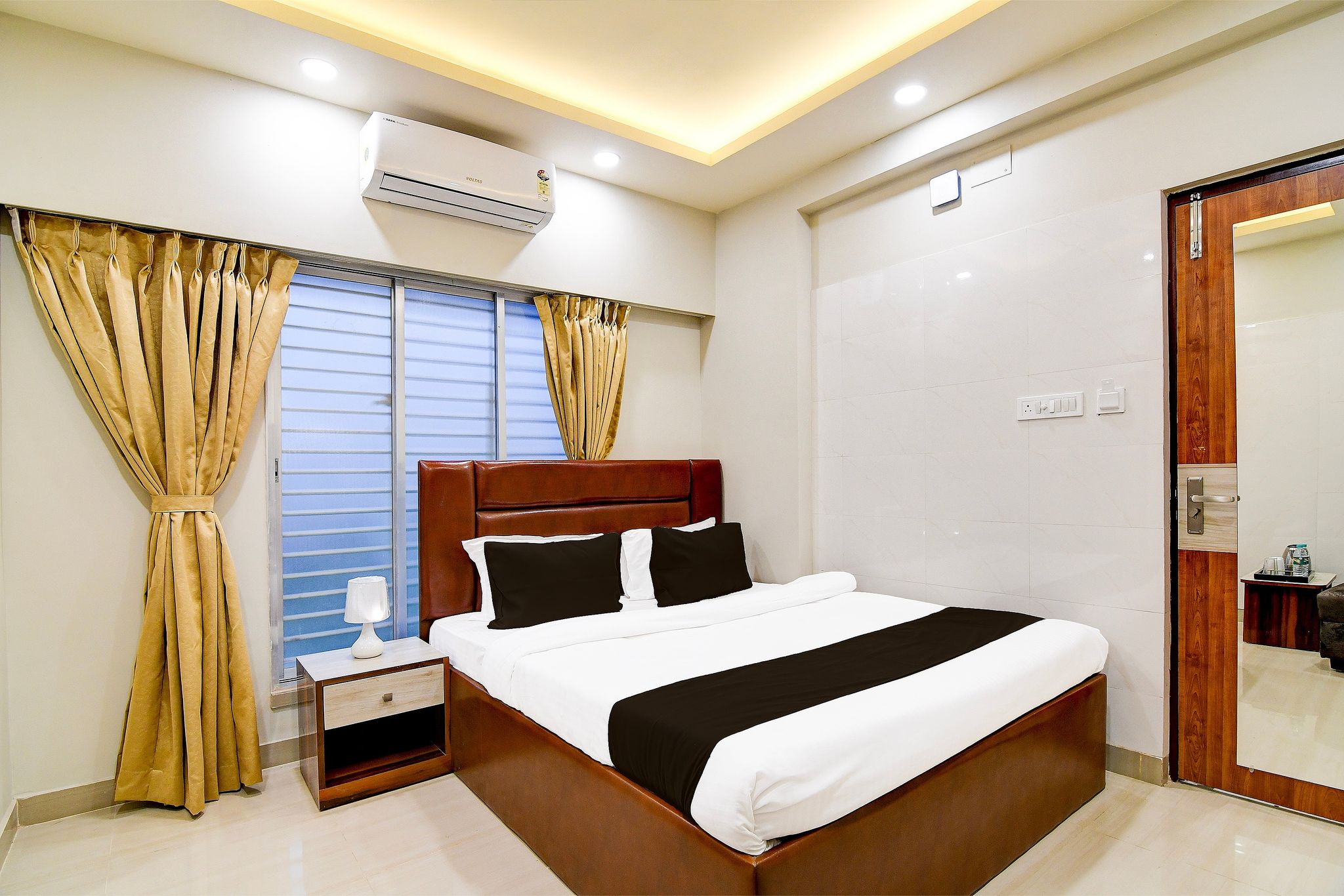 Super Townhouse Kaikhali Near Airport Classic 4