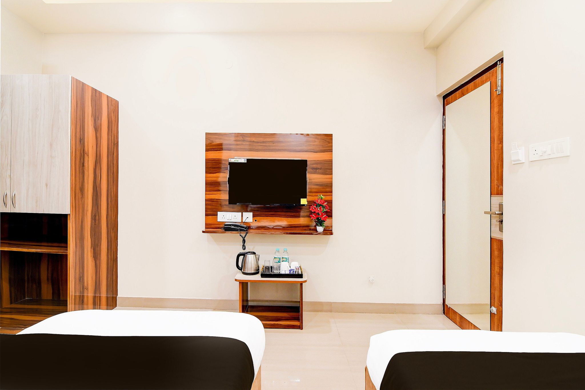 Super Townhouse Kaikhali Near Airport Classic 17