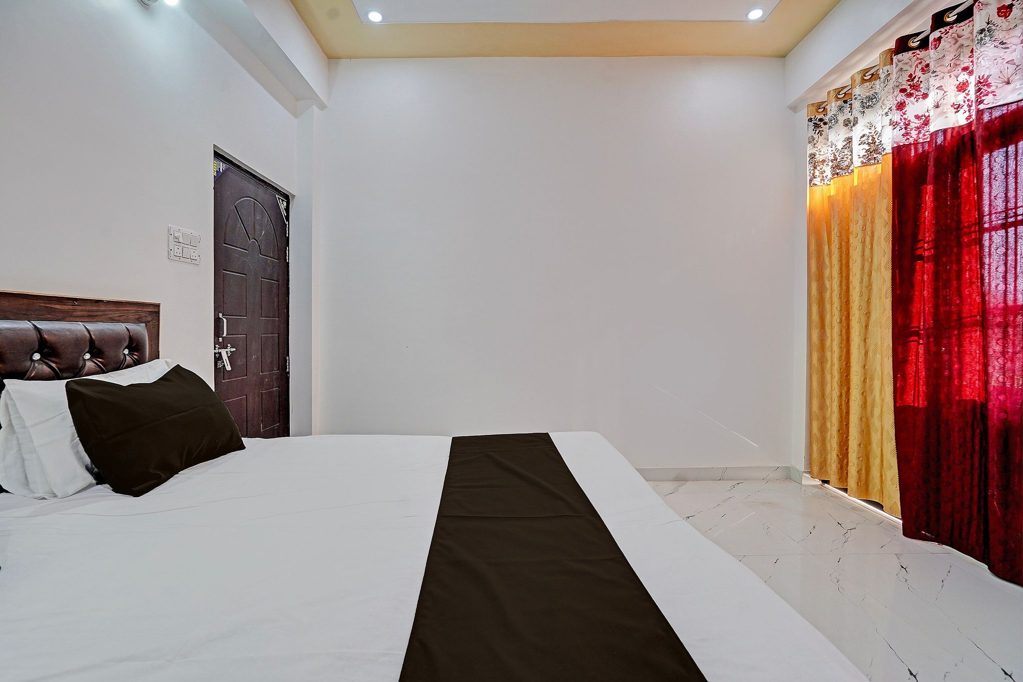 Hotel O Hira Royal Palace And Lawn Classic 9