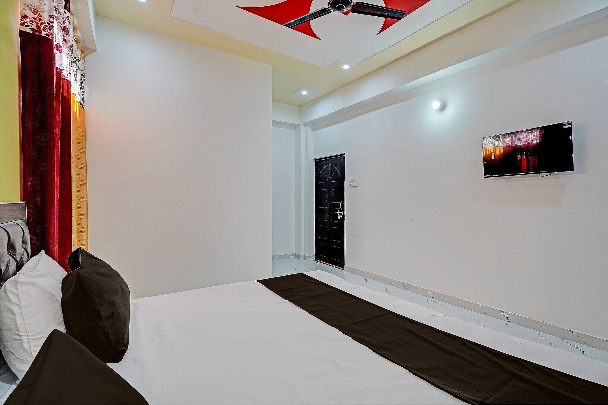 Hotel O Hira Royal Palace And Lawn Classic 7