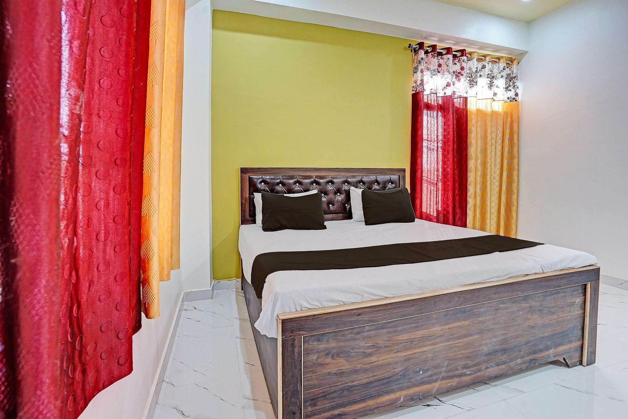 Hotel O Hira Royal Palace And Lawn Classic 11