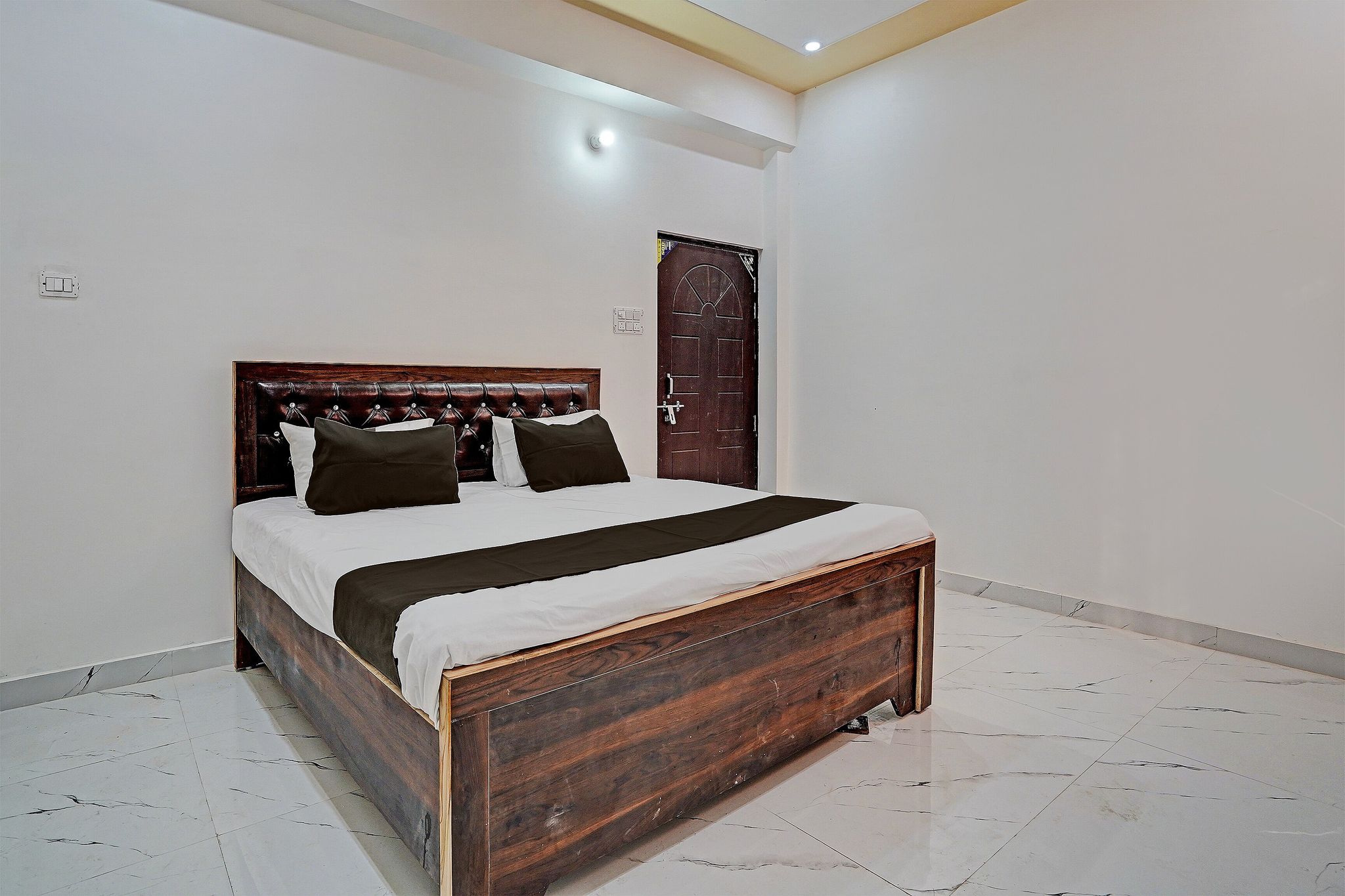 Hotel O Hira Royal Palace And Lawn Classic