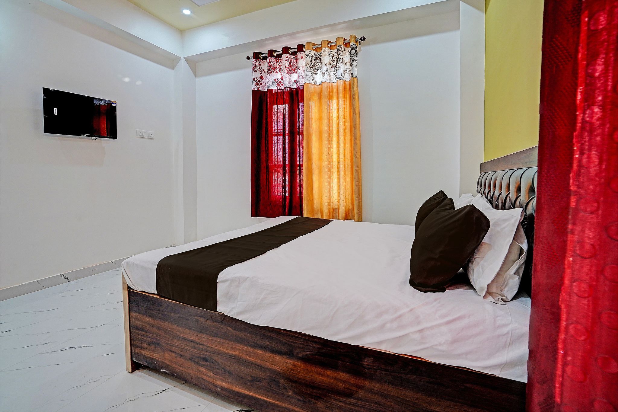 Hotel O Hira Royal Palace And Lawn Classic 3