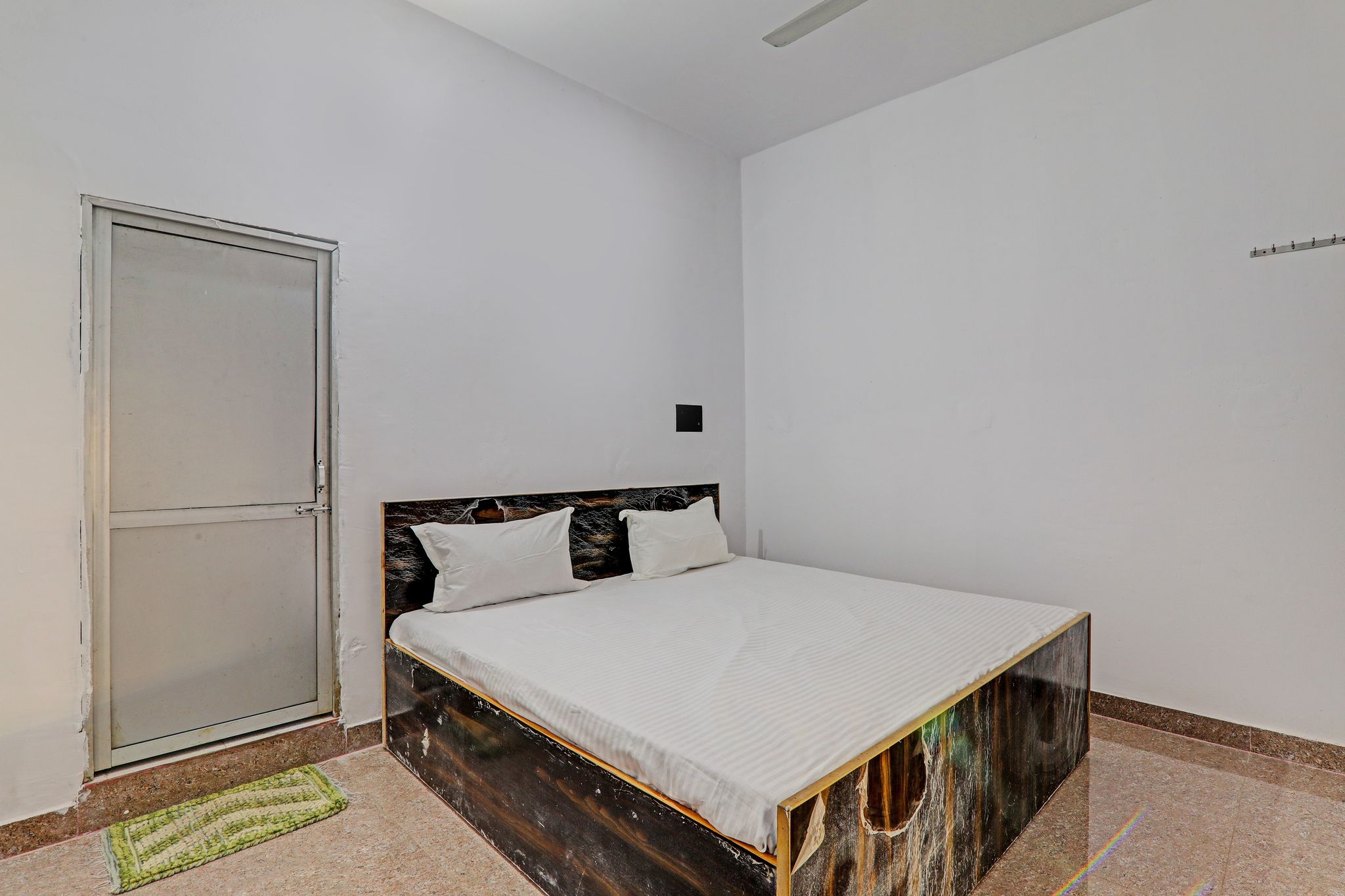 Hotel O by OYO Mahadevi Lawn Classic 5