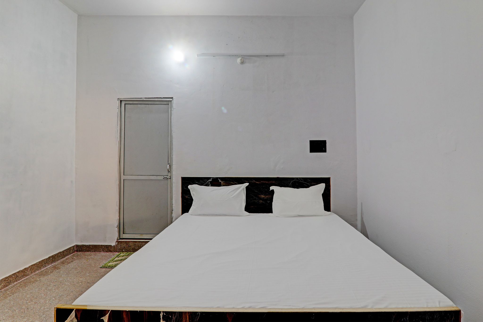 Hotel O by OYO Mahadevi Lawn Classic 8