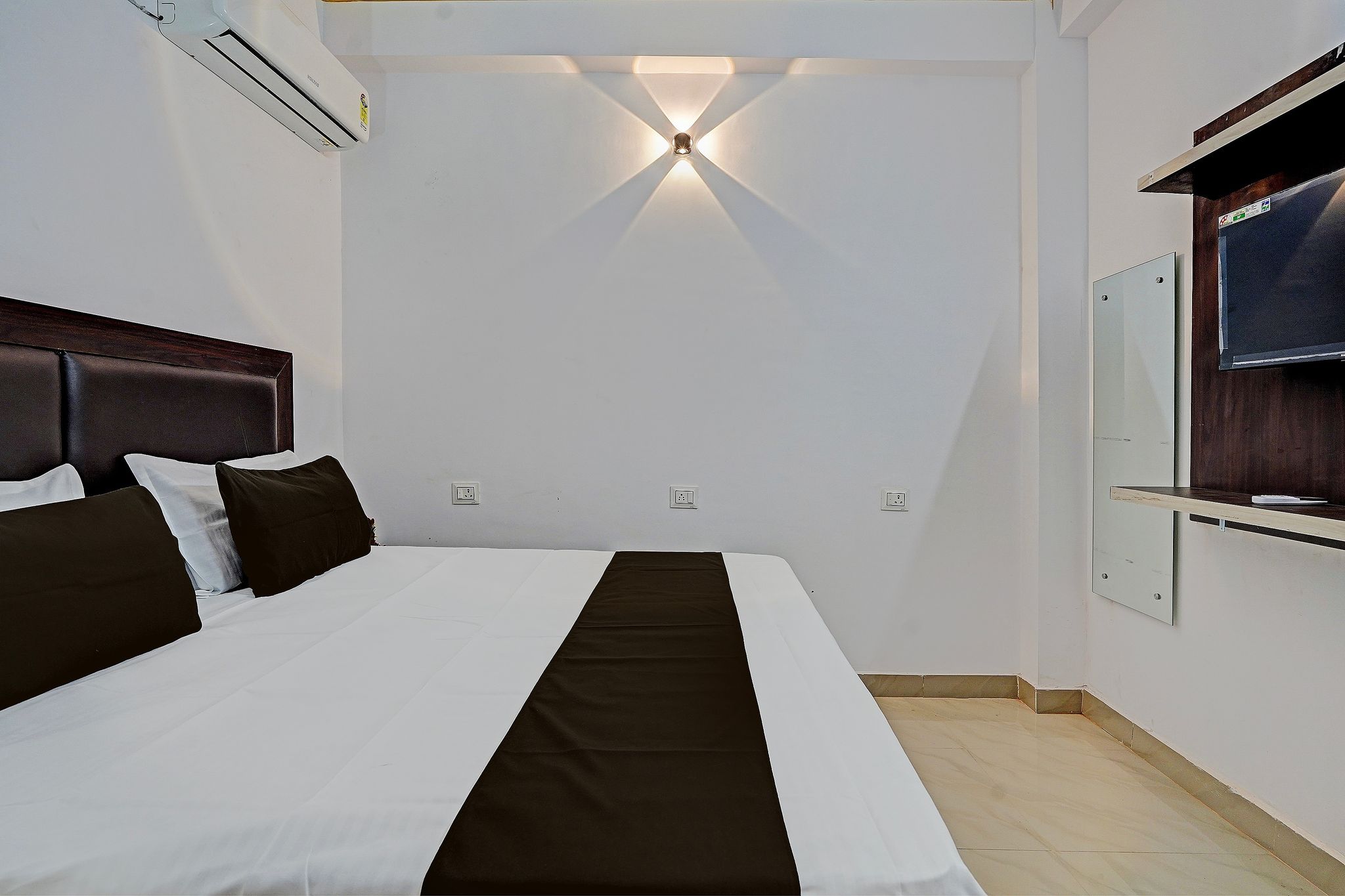 Hotel O by OYO RR Palace Classic 5