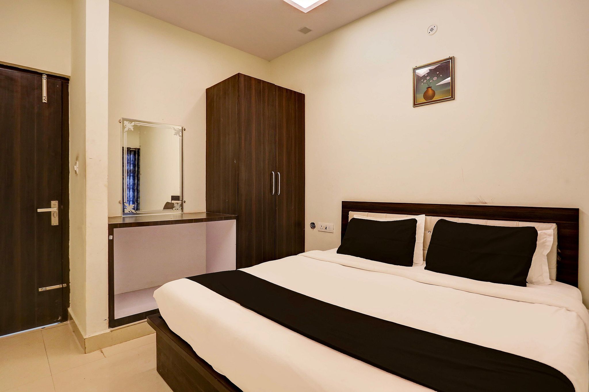 Super Townhouse Faizabad Road Opp BBD University Classic 2