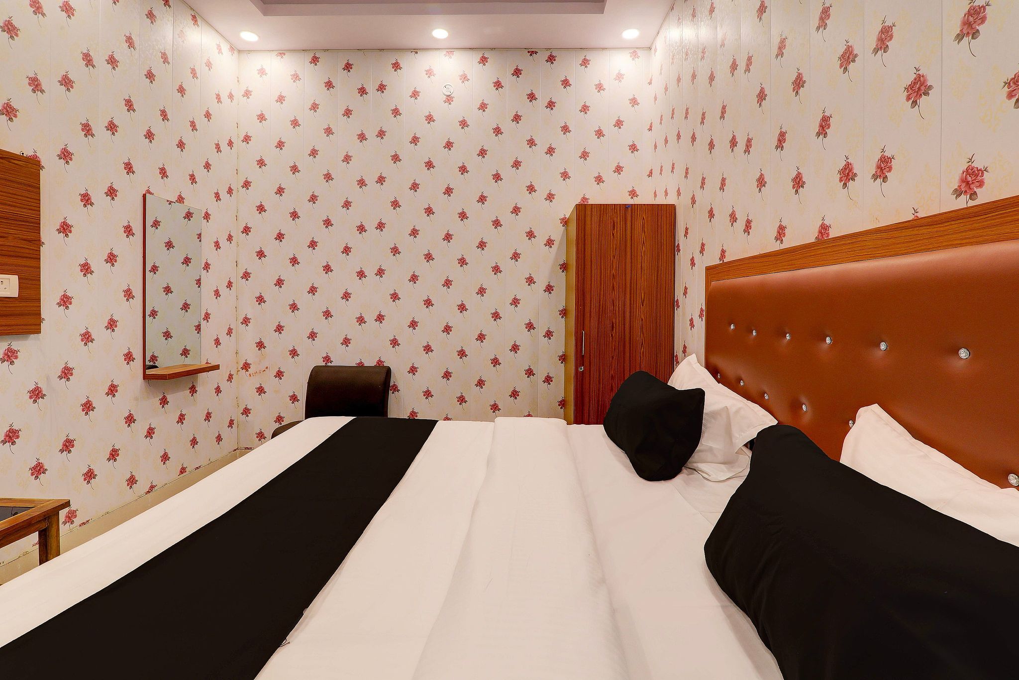 Hotel O by OYO Shobhika Inn Classic 11