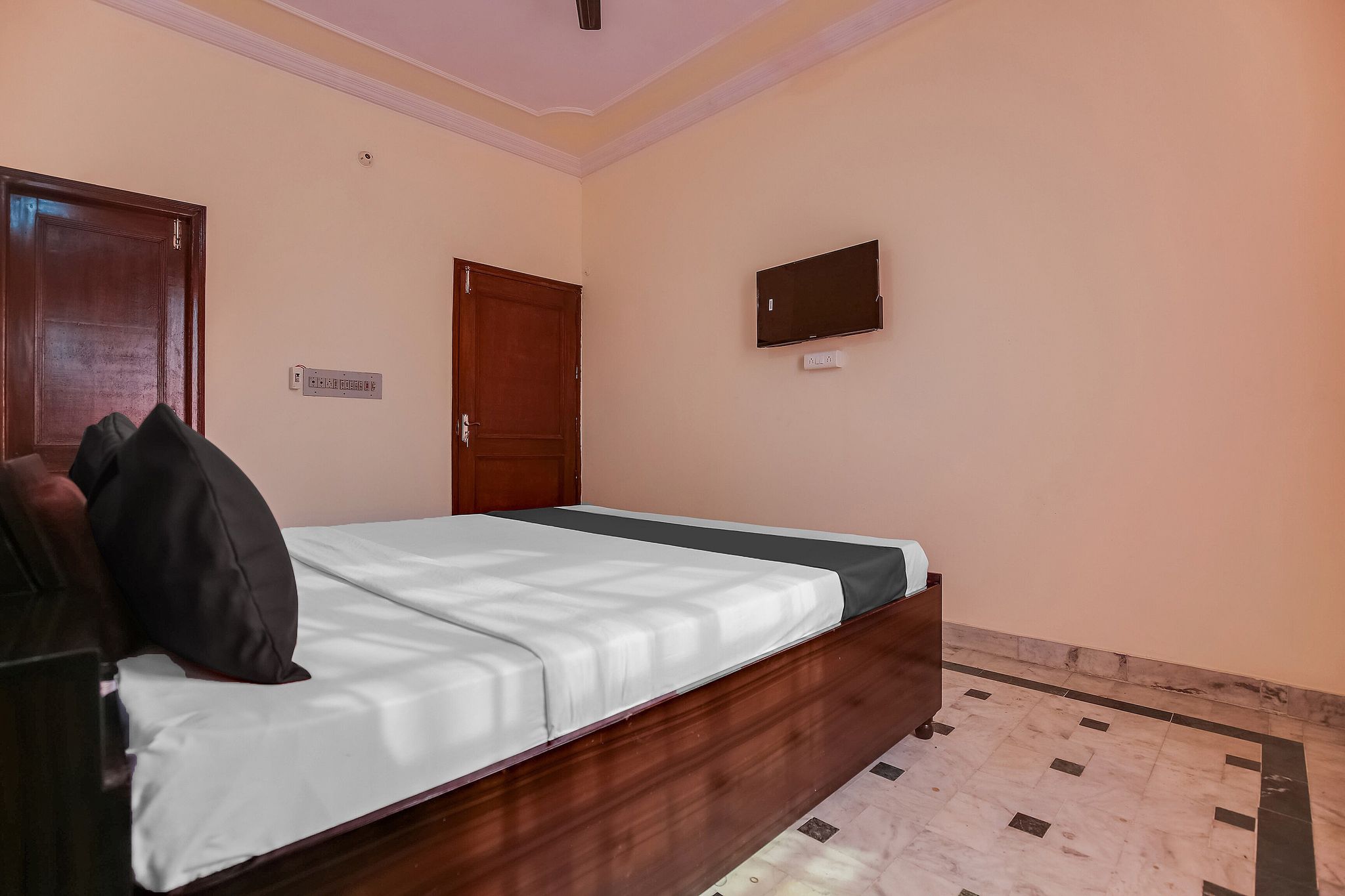 Hotel O Shehnaaz Residency Classic 13