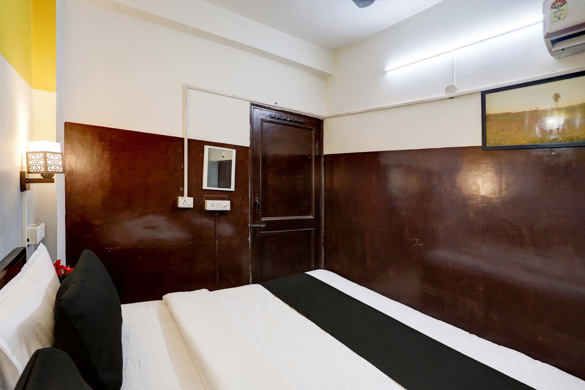 Super OYO 820080 Green Park Residency Classic 9