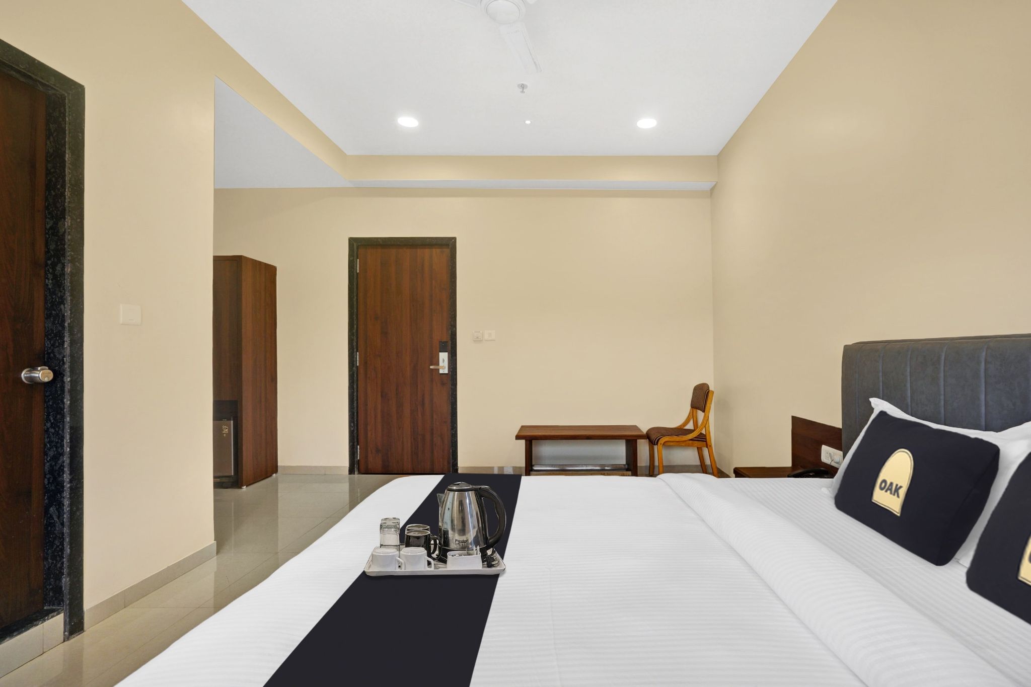 Super Townhouse Oak Hotel Raajpath Classic 4