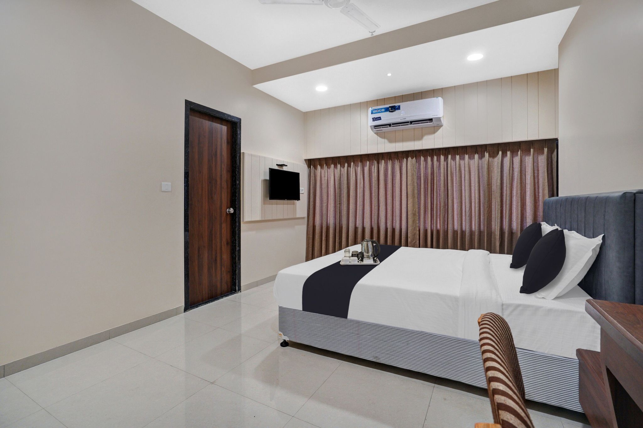 Super Townhouse Oak Hotel Raajpath Classic 3