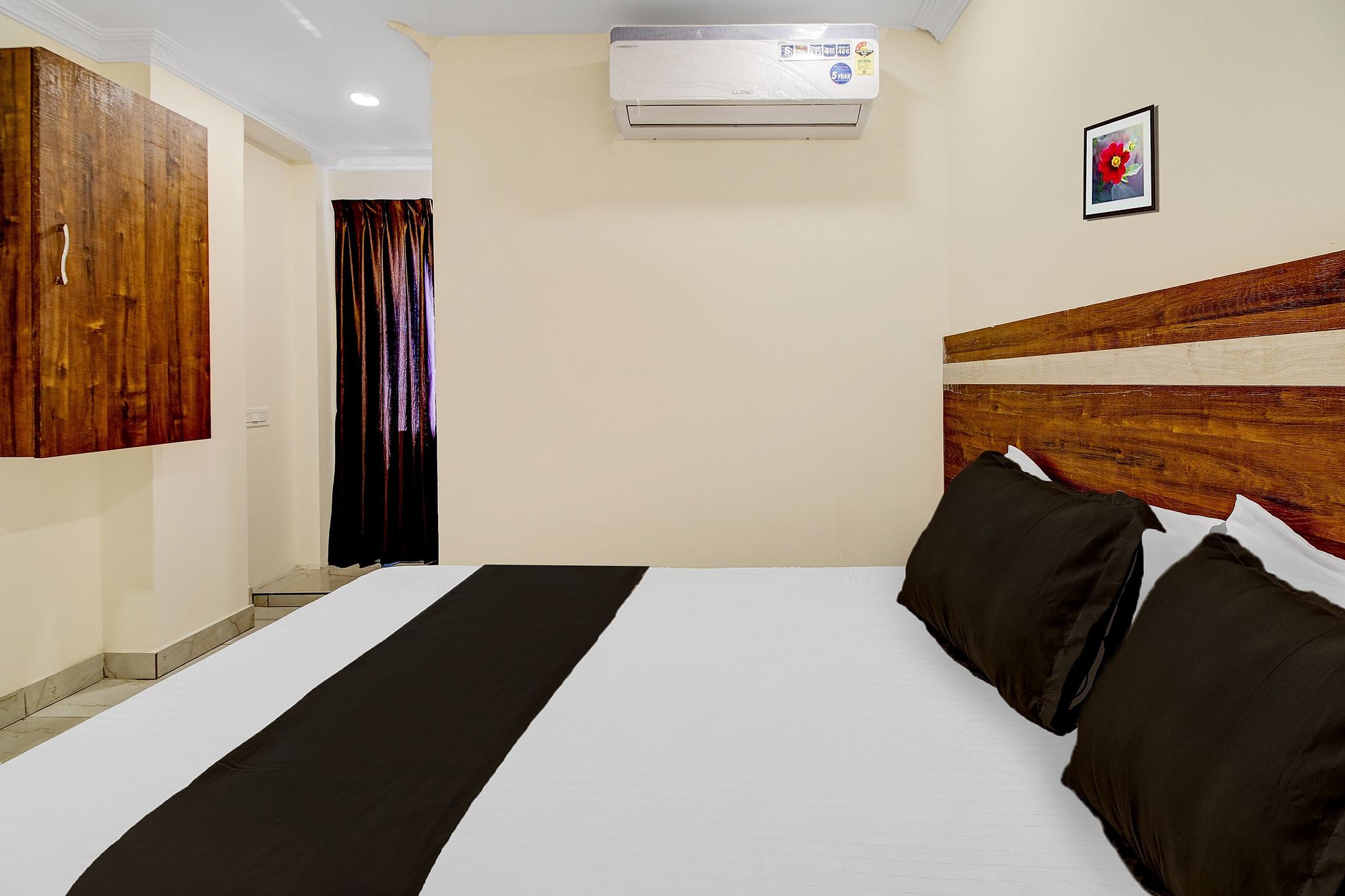 Hotel O Leela Elite Classic 9