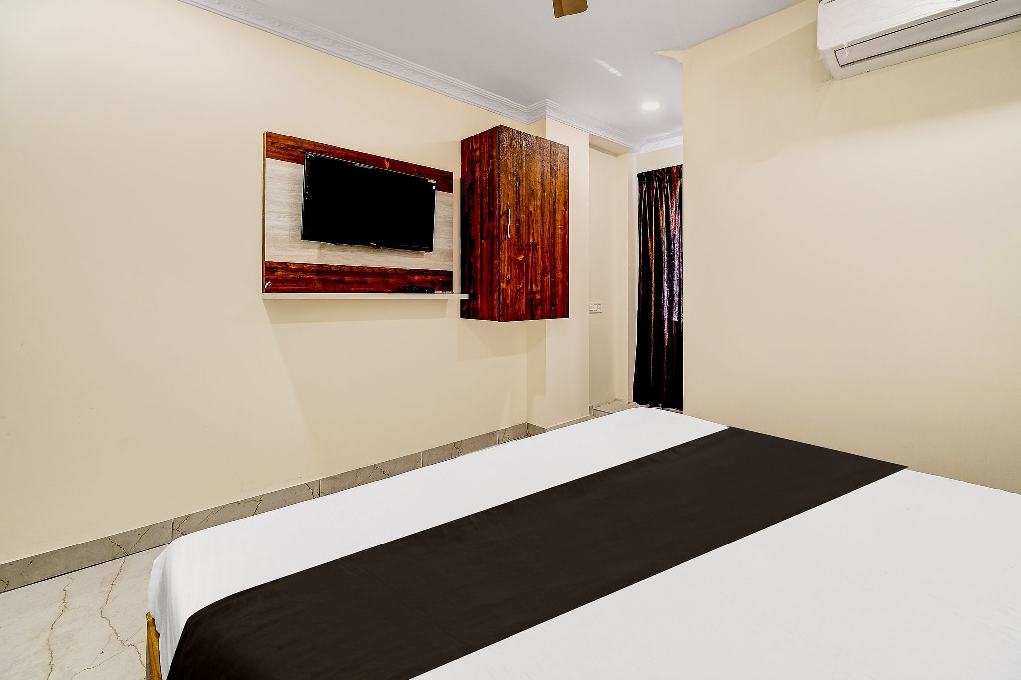 Hotel O Leela Elite Classic 8