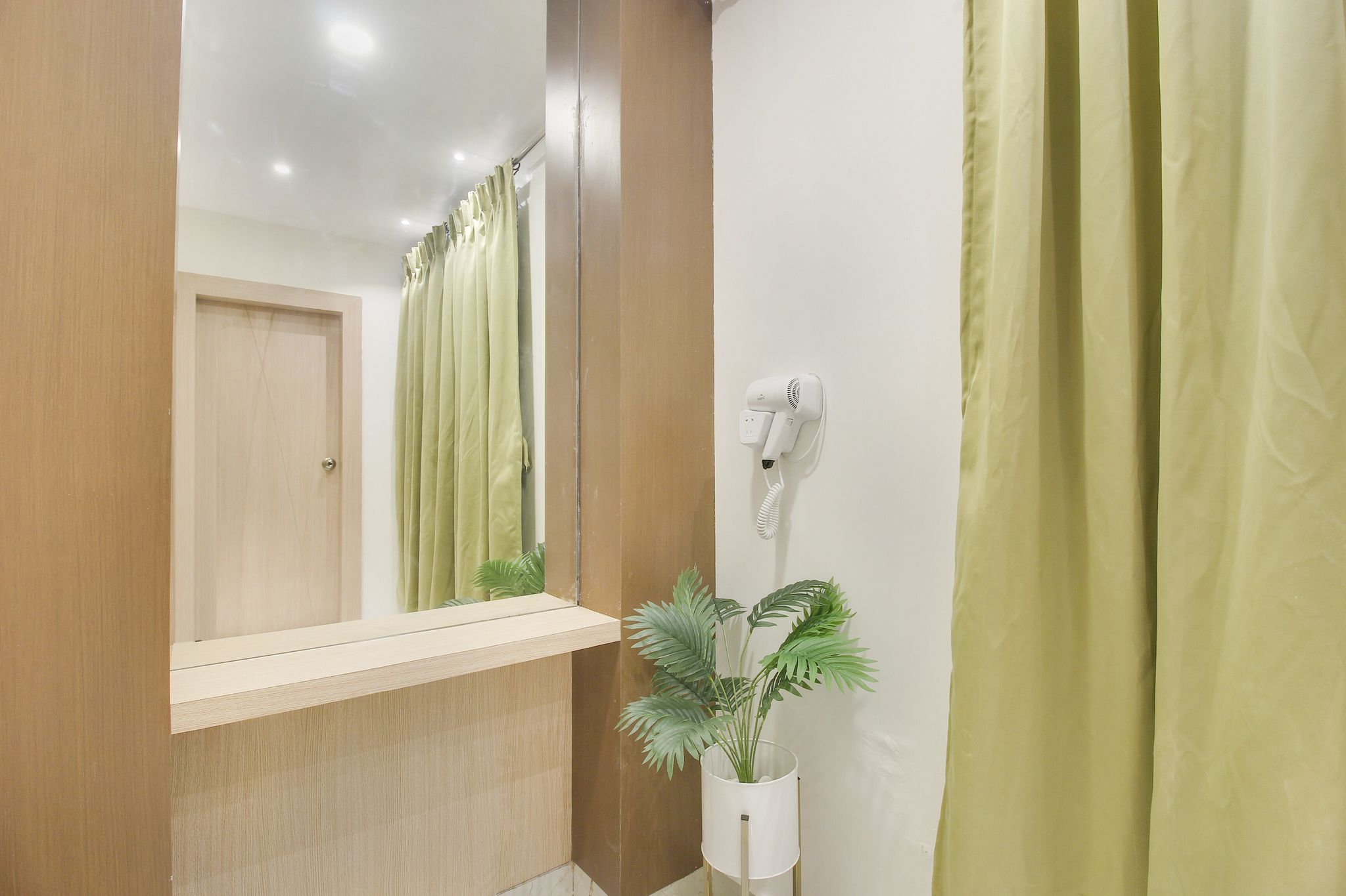 Hotel Silver Cloud Classic 15