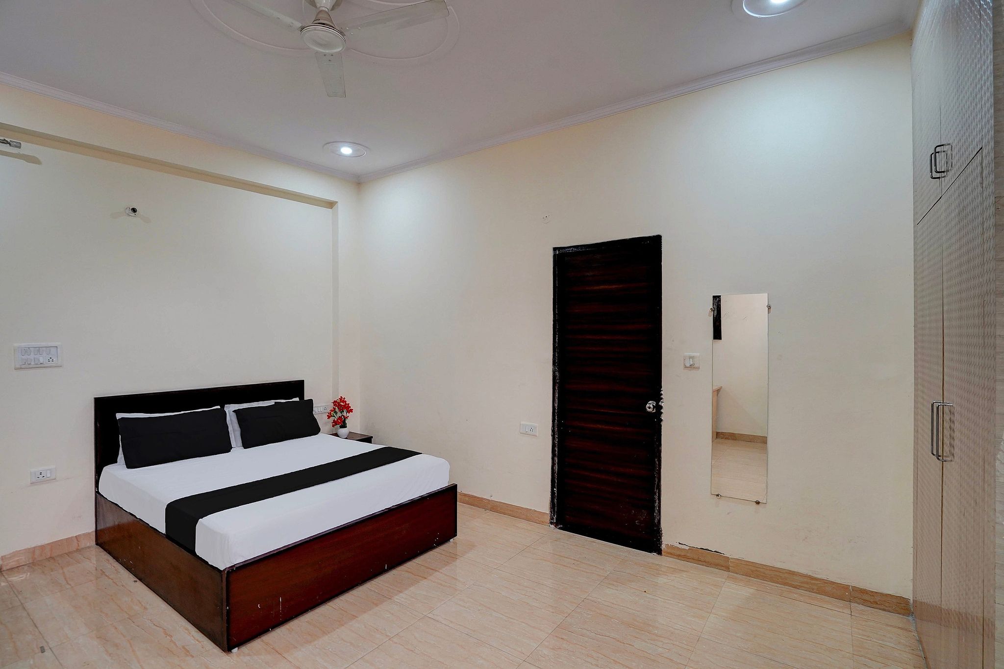 Collection O Hotel Villa Vista Classic 4