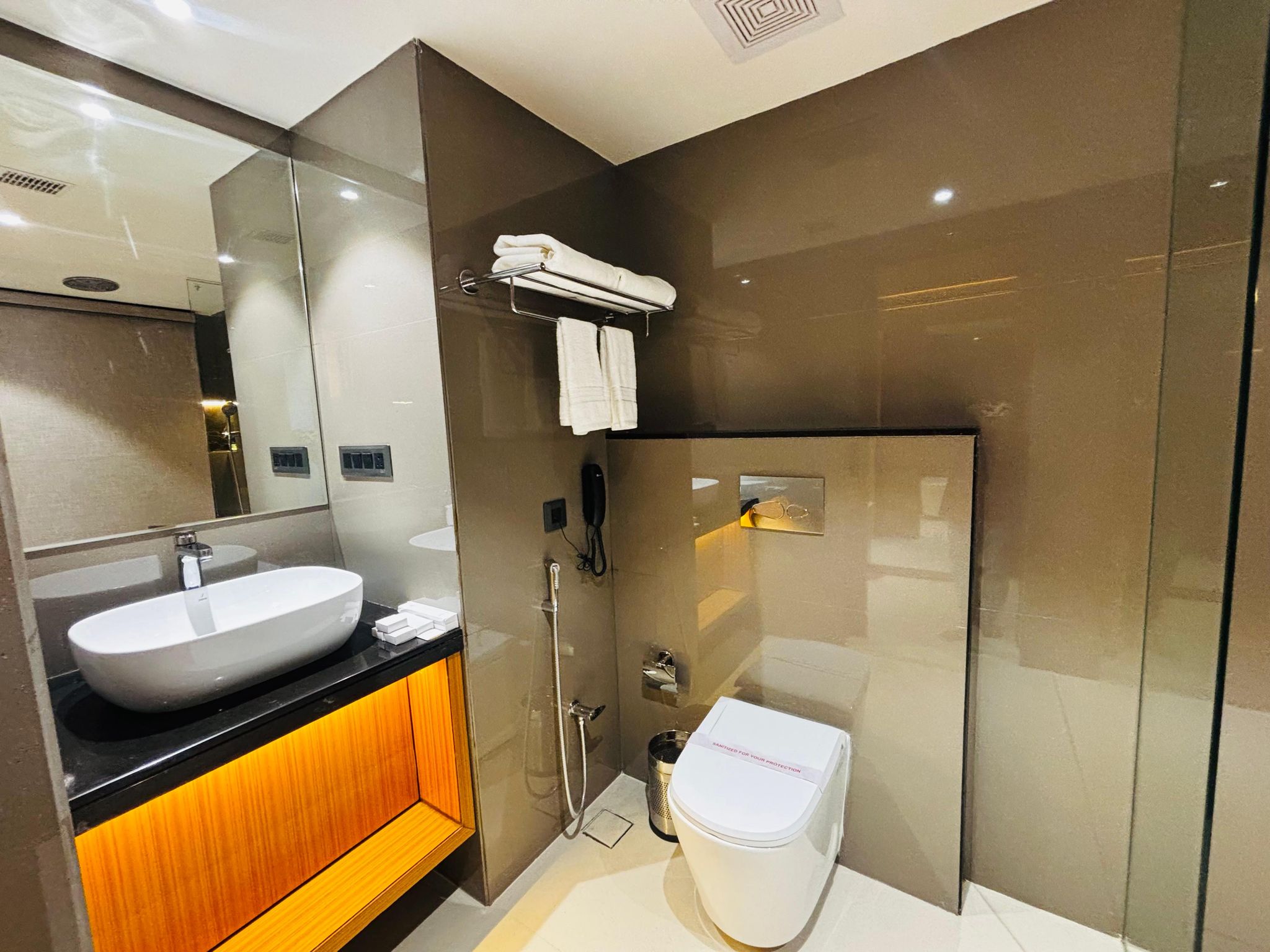 The Skyline Central Deluxe Room 3