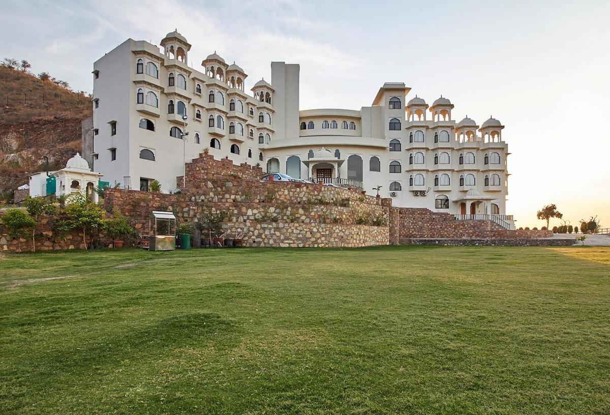 bhairavgarh-palace-udaipur-bhuwana-room-rates-reviews-photos